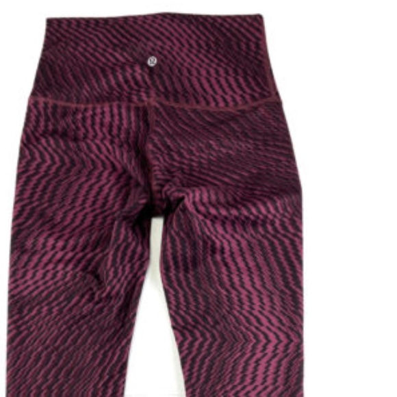 Lululemon Wunder Under Cropped Leggings Burgundy Geometric Pattern Size 6 - Picture 5 of 8